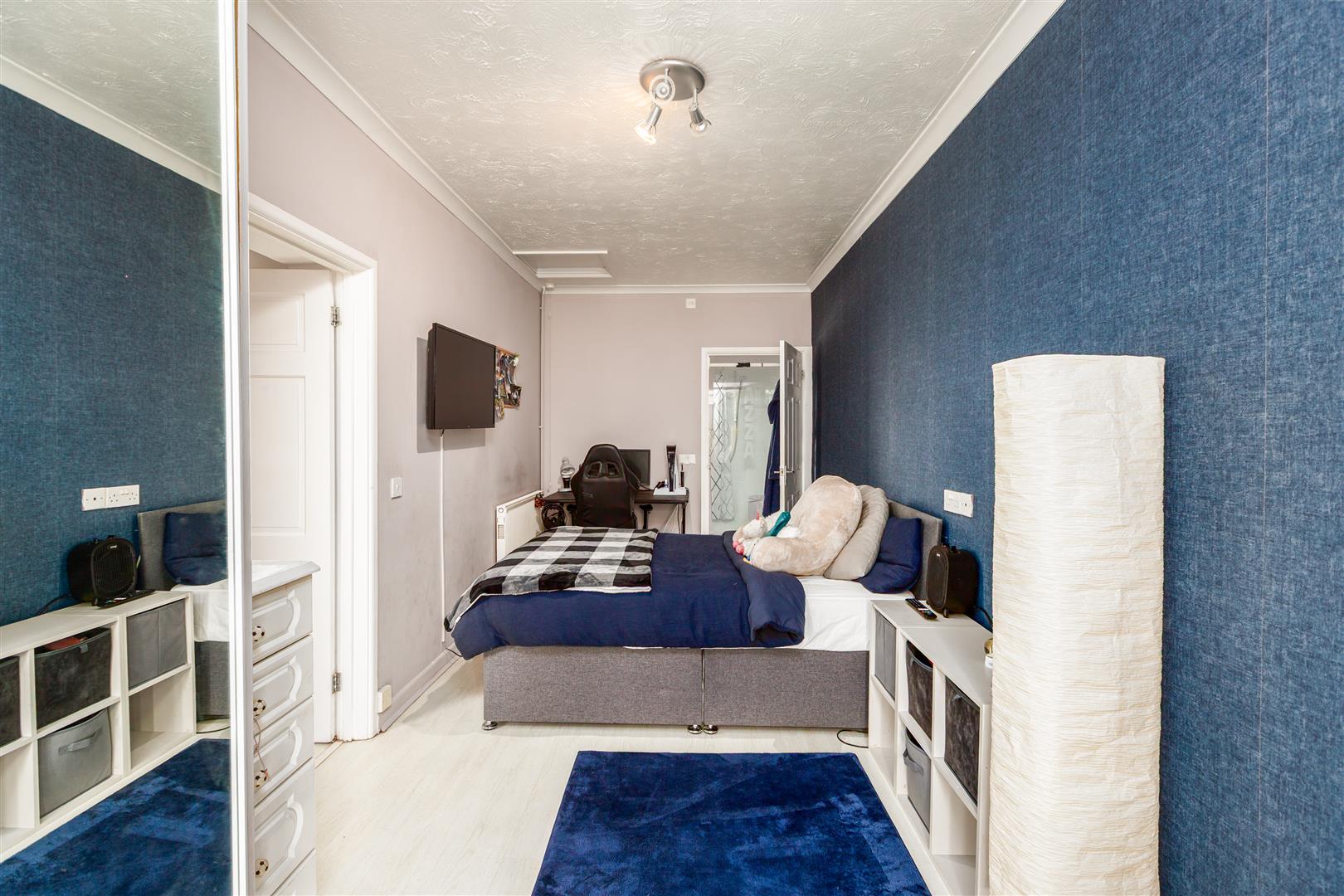 Parklands View, Sketty, Swansea, SA2 8LT